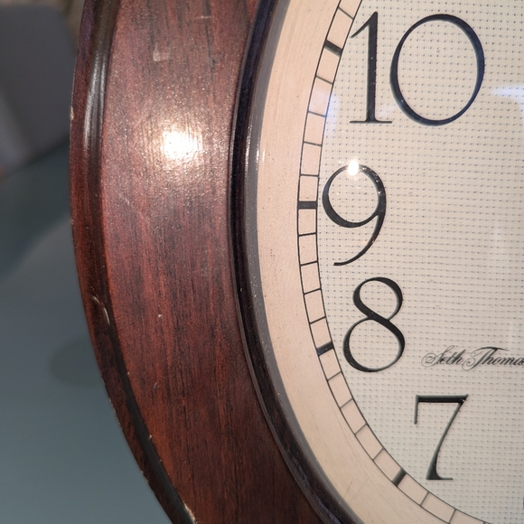 Seth Thomas Roses Clock - Vintage Oval Needlepoint Design Model 3590 - Picture 6 of 9